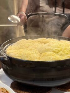 Read more about the article 台中┃上海居：大推金華火腿白菜雞湯，喝完整鍋沒問題！桌菜首選！
