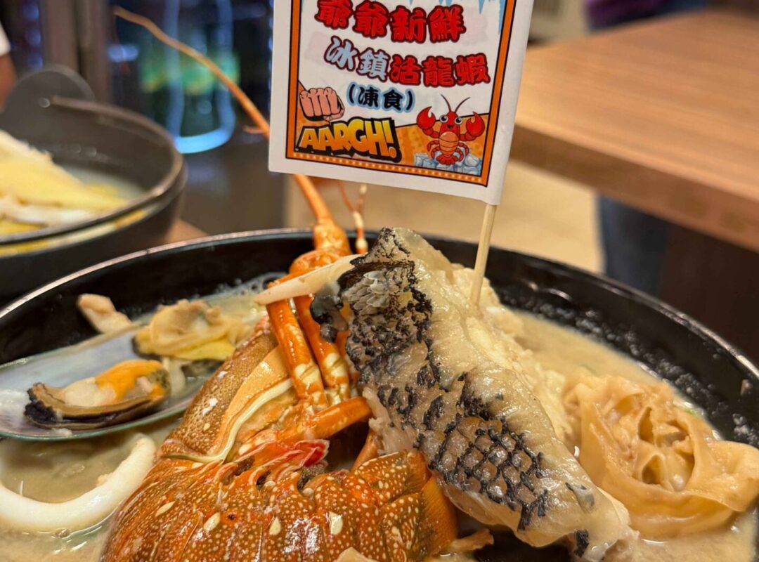香港油麻地┃村爺爺：龍蝦湯飯最有名，但我更愛椰子竹笙干貝雞煲！