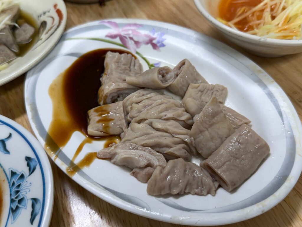 彰化美食｜阿珠香菇肉粥：大推內臟黑白切！香菇肉粥、米粉湯也很讚！