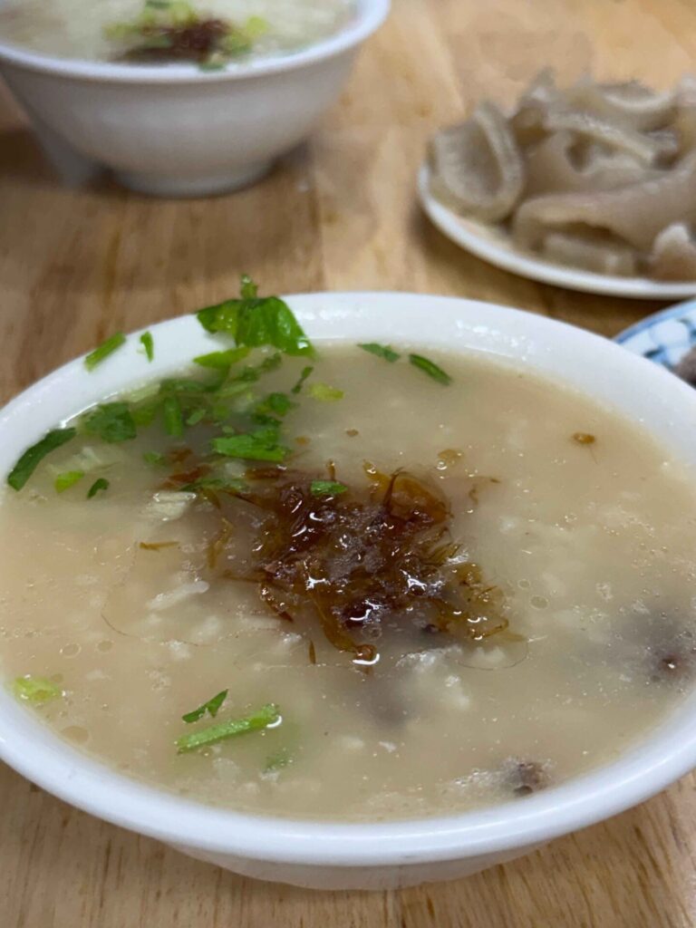 彰化美食｜阿珠香菇肉粥：大推內臟黑白切！香菇肉粥、米粉湯也很讚！