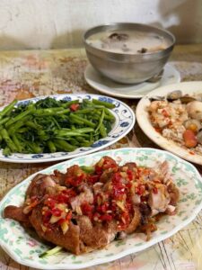 Read more about the article 台中┃泰國小吃：最健康又料超多的海鮮燴飯！還有CP值超高的椰子雞湯！