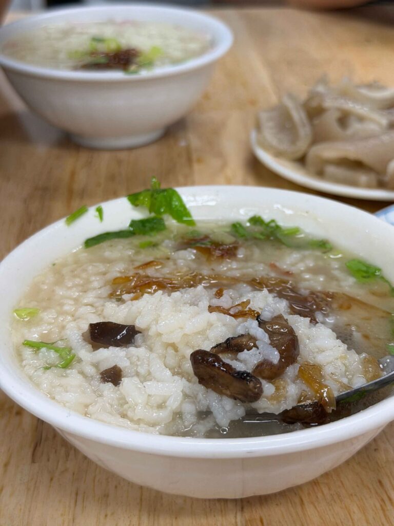 彰化美食｜阿珠香菇肉粥：大推內臟黑白切！香菇肉粥、米粉湯也很讚！