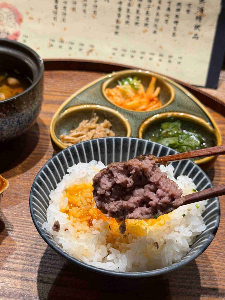 台中美食｜客觀炭火小料理：挽肉有點小失望，但大推十勝布丁！客觀炭火小料理｜除了漢堡排有點失望，整體都不錯！