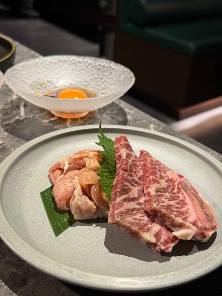 台中美食｜京燒肉：大推昆布鹽生菜沙拉，還有鮭魚卵爆炸多的炸飯糰！
京燒肉｜蜂蜜檸檬氣泡飲無限續！當月壽星的壽桃超可愛！