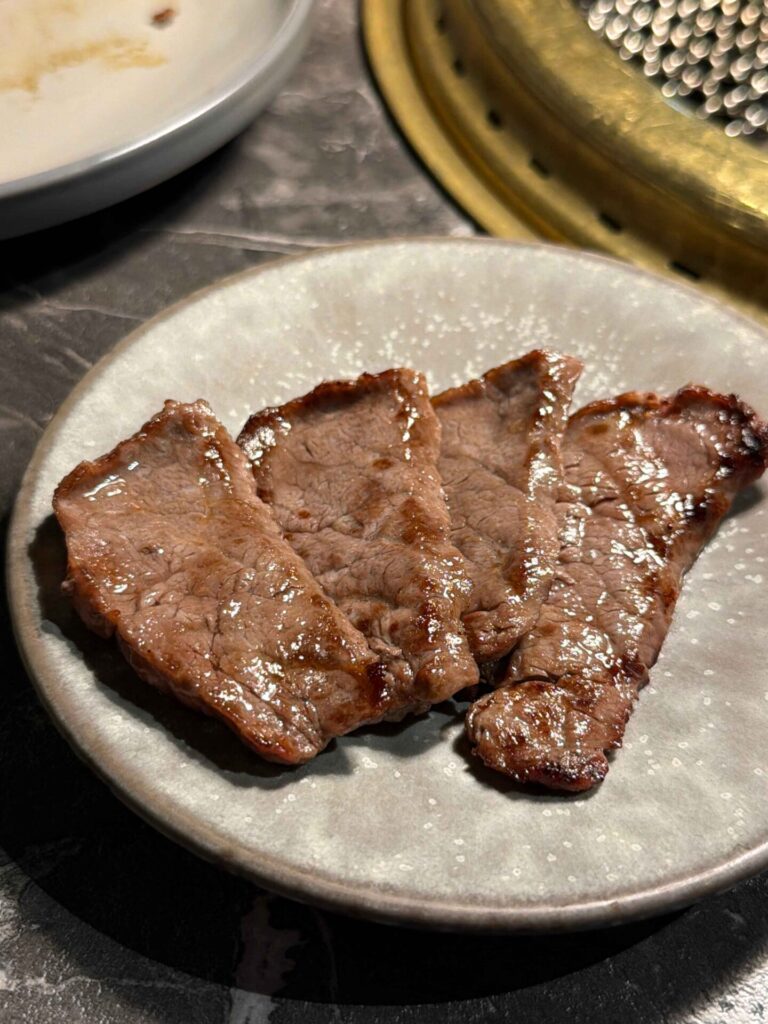 台中美食｜京燒肉：大推昆布鹽生菜沙拉，還有鮭魚卵爆炸多的炸飯糰！
京燒肉｜蜂蜜檸檬氣泡飲無限續！當月壽星的壽桃超可愛！