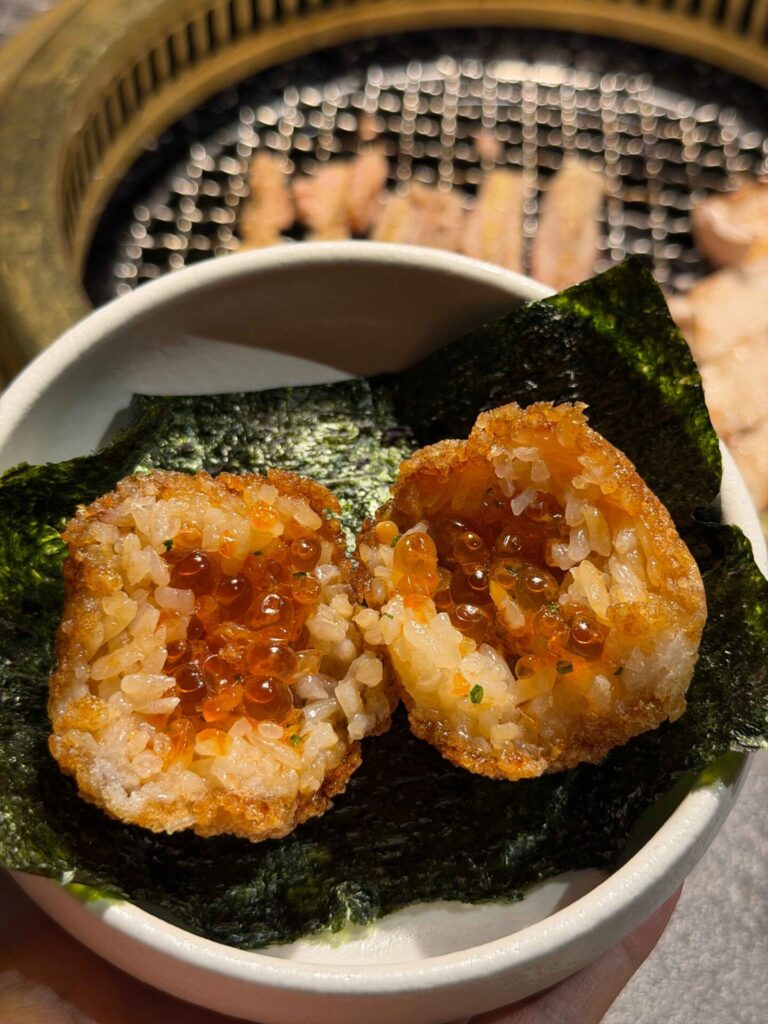 台中美食｜京燒肉：大推昆布鹽生菜沙拉，還有鮭魚卵爆炸多的炸飯糰！
京燒肉｜蜂蜜檸檬氣泡飲無限續！當月壽星的壽桃超可愛！