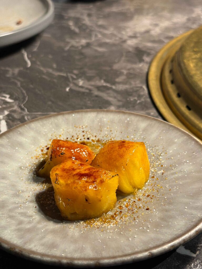 台中美食｜京燒肉：大推昆布鹽生菜沙拉，還有鮭魚卵爆炸多的炸飯糰！
京燒肉｜蜂蜜檸檬氣泡飲無限續！當月壽星的壽桃超可愛！