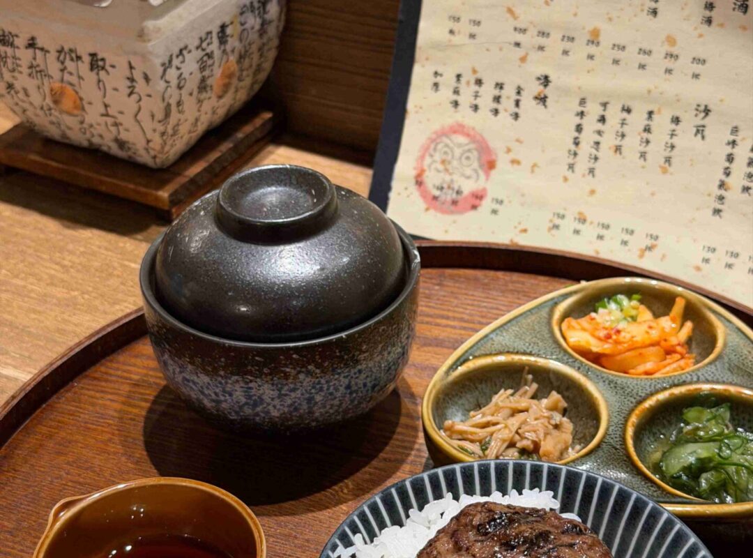 台中┃客觀炭火小料理：挽肉有點小失望，但大推十勝布丁！