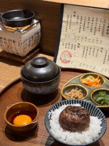 Read more about the article 台中┃客觀炭火小料理：挽肉有點小失望，但大推十勝布丁！