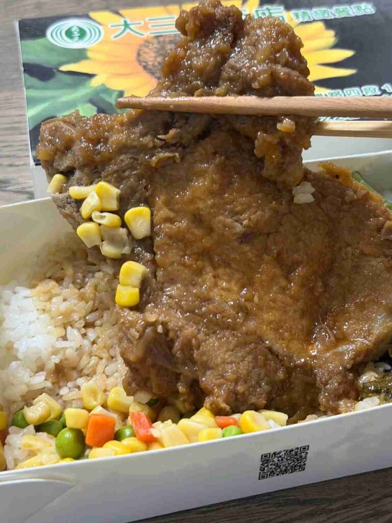 台中美食｜大三元飯店：70多年老字號，170元的排骨便當值得嗎？大三元飯店｜鄰近台中火車站，傳承三代的台中經典古早味餐廳！