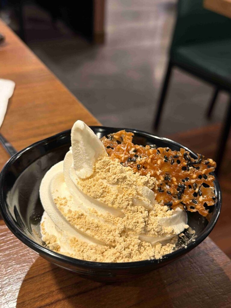 台中美食｜橫濱牛排：自助吧完勝牛排！蘑菇濃湯完全不輸高檔餐廳！
橫濱牛排｜當日壽星前後三天有特殊優惠，五人同行還送炸物摩天輪！
LaLaport北館五樓的橫濱牛排 ，