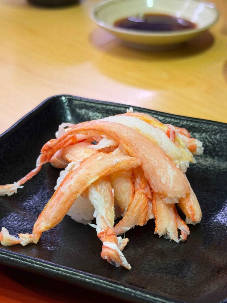 壽司郎｜大推酥炸鮪魚，彌補沒吃到一本鮭的難過！壽司郎｜炸鮪魚竟然有肉汁，長崎蛋糕風玉子口感也超特別！