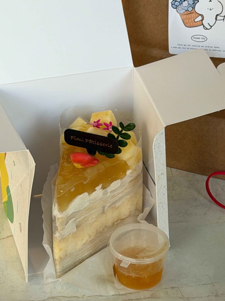 台中美食｜FiMi後山小廚房：烏日最美千層蛋糕，甜度也很健康！
FiMi後山小廚房｜雖然蛋糕真的很美，但其實吃起來有點小失望！