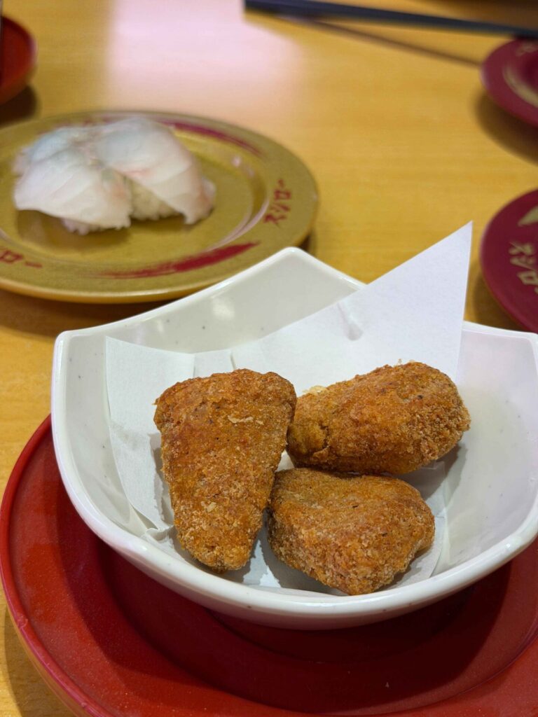 壽司郎｜大推酥炸鮪魚，彌補沒吃到一本鮭的難過！壽司郎｜炸鮪魚竟然有肉汁，長崎蛋糕風玉子口感也超特別！
