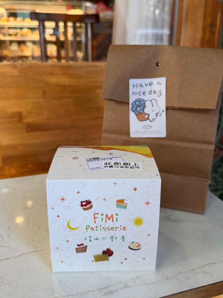 台中美食｜FiMi後山小廚房：烏日最美千層蛋糕，甜度也很健康！
FiMi後山小廚房｜雖然蛋糕真的很美，但其實吃起來有點小失望！
