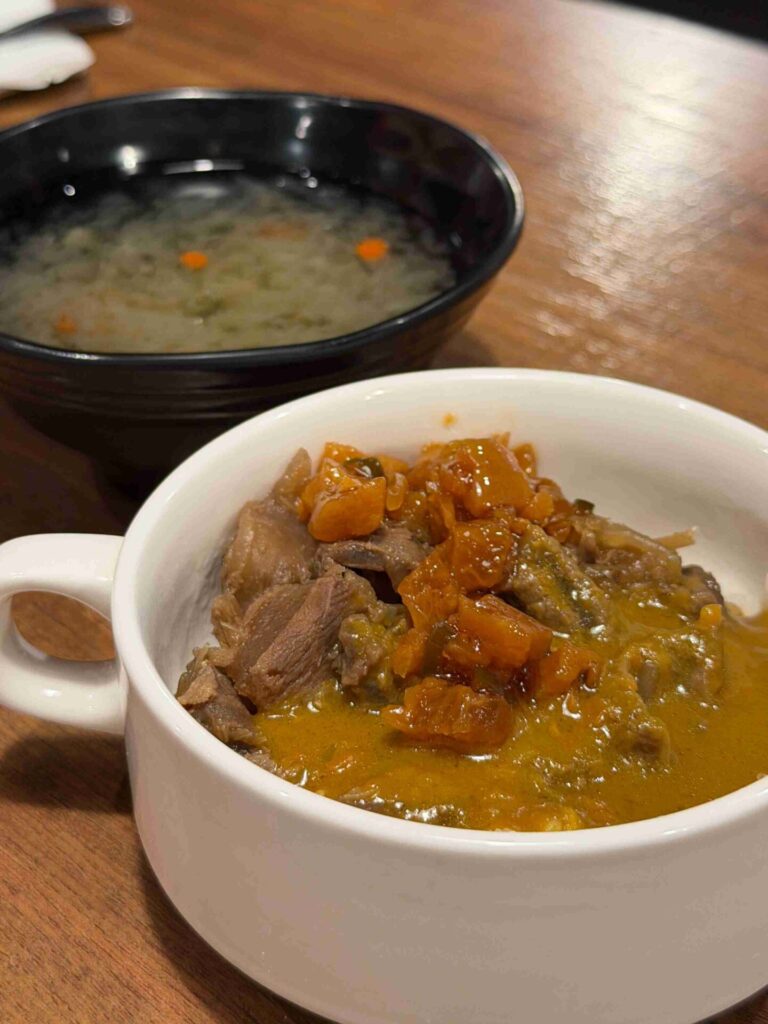 台中美食｜橫濱牛排：自助吧完勝牛排！蘑菇濃湯完全不輸高檔餐廳！
橫濱牛排｜當日壽星前後三天有特殊優惠，五人同行還送炸物摩天輪！
LaLaport北館五樓的橫濱牛排 ，
