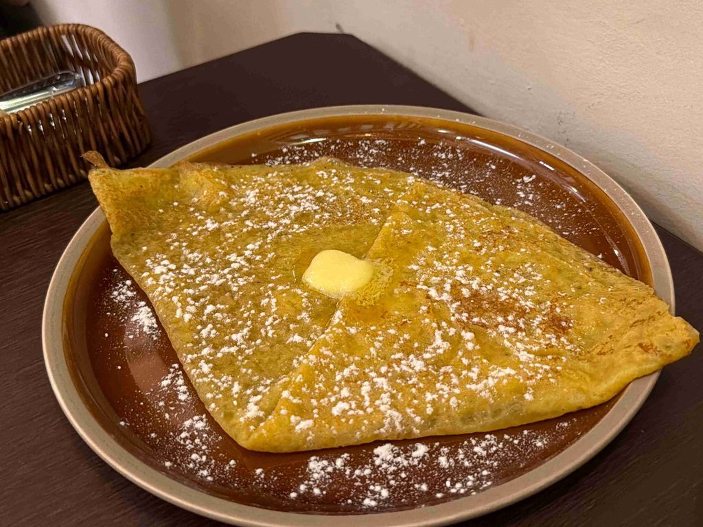 台中美食|ATIPIC 亞提法式可麗餅:近期吃到最驚豔的甜點!一定會二訪!ATIPIC 亞提法式可麗餅小屋|大推黃砂糖可麗餅,好吃到差點再點第二份!勤美美食