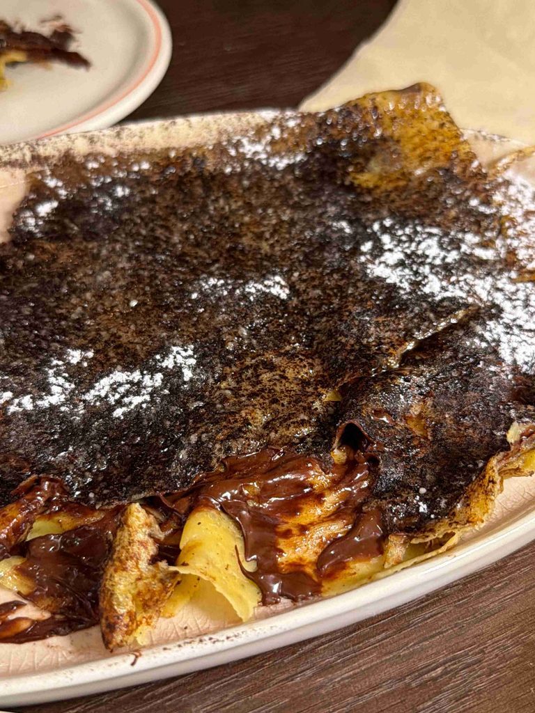 台中美食|ATIPIC 亞提法式可麗餅:近期吃到最驚豔的甜點!一定會二訪!ATIPIC 亞提法式可麗餅小屋|大推黃砂糖可麗餅,好吃到差點再點第二份!勤美美食